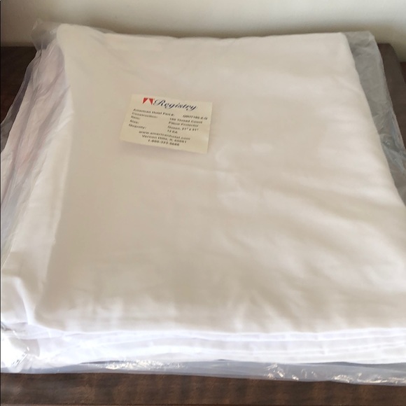 Pack of 12 - Queen Size White Pillow Protectors - Picture 5 of 6